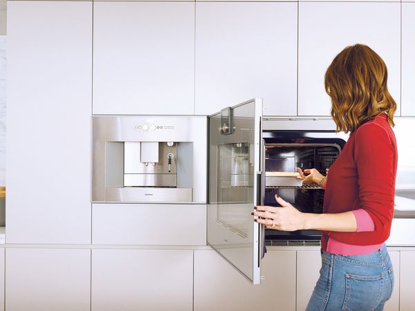 Candace Nelson using her Gaggenau 400 series oven 