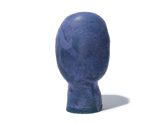 Foto eines blauen Keramik-Kunstobjekts
