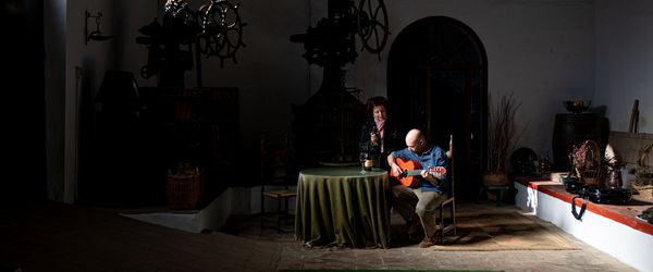 Imagen de Elías López Montero tocando la guitarra