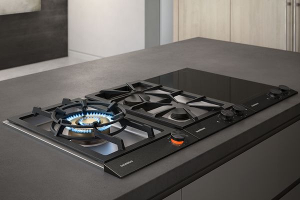 現代化廚房中的 Gaggenau 200 系列 Vario 廚房設備