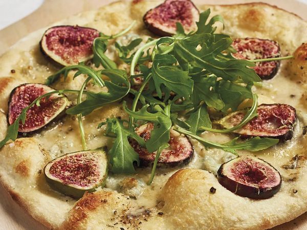 Fig, gorgonzola, prosciutto & rocket pizza on a board