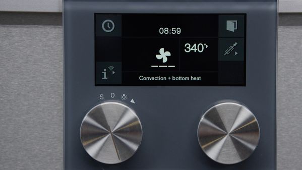Gaggenau convection oven dials and TFT showing a finishing mode option 