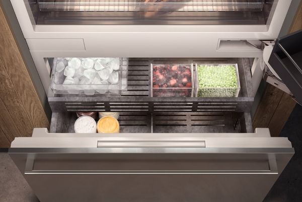 Close-up of Gaggenau Vario fridge-freezer combination 400 series