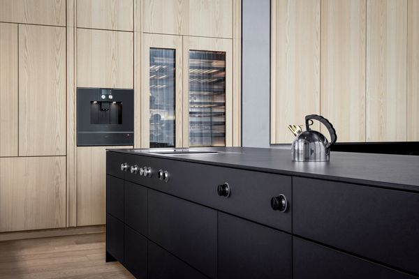 Gaggenau Oslo showroom displaying a luxury kitchen with a light and dark aesthetic