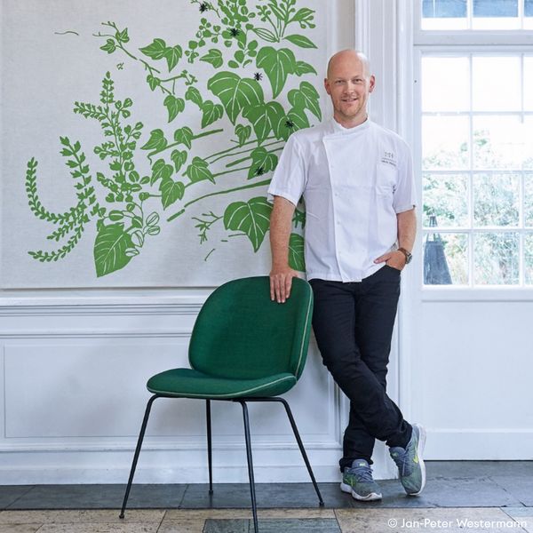Portrait of chef Jakob Mielcke leaning on a green chair