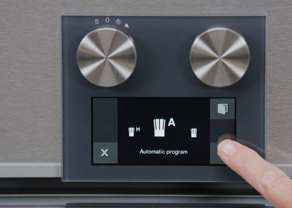 A close-up image of a Gaggenau combi steam oven TFT with the user selecting the Automatic program function