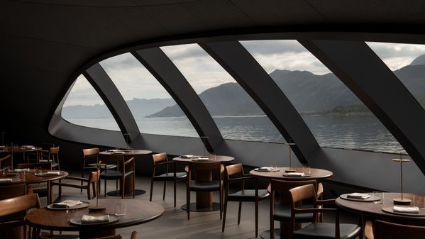 Restauranten og utsikten over fjordene 