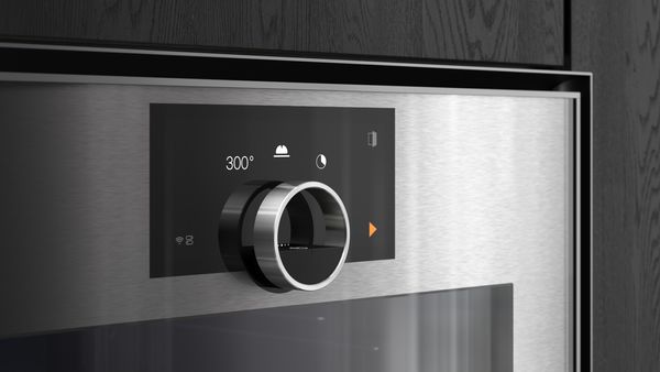 Close-up image of the Gaggenau Expressive series oven’s floating stainless steel control ring