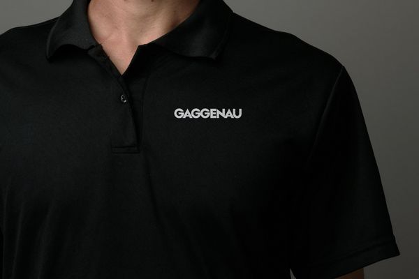 Close-up of a Gaggenau expert wearing a Gaggenau t-shirt.