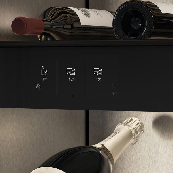 Intuitives Touch-Display eines Weinklimaschranks der Gaggenau Vario Kältegeräte Serie Expressive