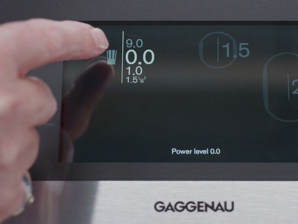 Close-up of the Gaggenau full surface induction cooktop touch screen when selecting the Single Dynamic Cooking mode