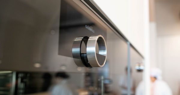 A close-up of the Expressive Series oven's iconic control ring.