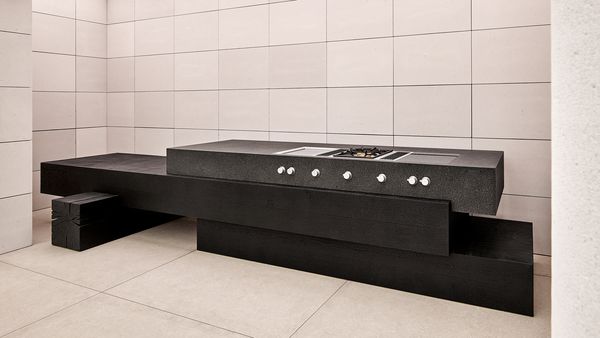 Image montrant l'espace de l'installation architecturale de l'exp&eacute;rience &laquo; Pr&eacute;sence &raquo; de Gaggenau &agrave; la Villa Necchi Campiglio 2026.