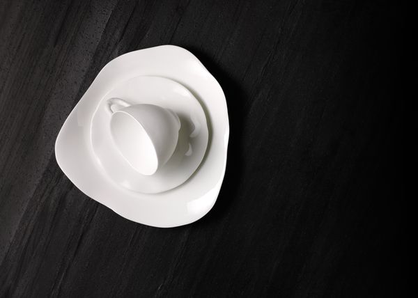 Empfindliche Tasse und Untertasse, mit GeschirrspÃ¼ler der SerieÂ 400 und Zeolith-Technologie gereinigt