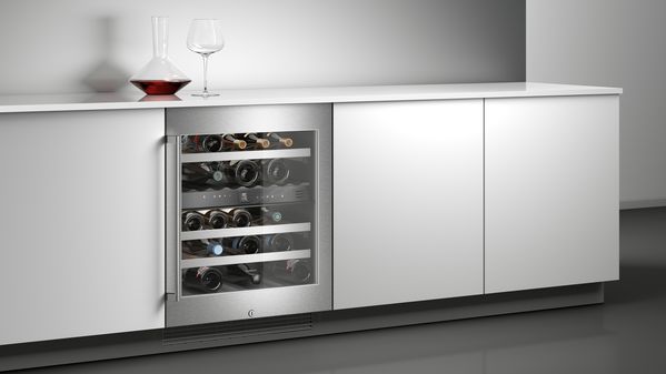 Weinklimaschrank mit Glasfront mit Edelstahlrahmen