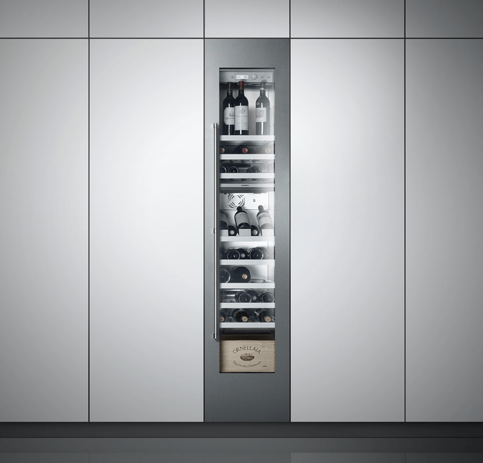 Vario wine climate cabinet 400 series fully integrated, with glass door Niche width 45.7 cm, Niche height 213.4 cm RW414261 RW414261-2