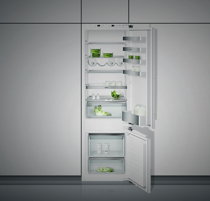 200 series Built-in Fridge-freezer with Freezer at Bottom 177.2 x 55.8 cm soft close flat hinge RB282204 RB282204-3